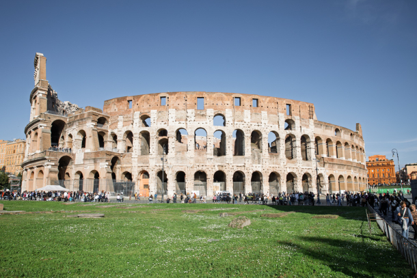 Colosseum exterior with crowds