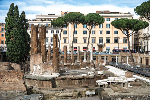 Largo di Torre Argentina ruins